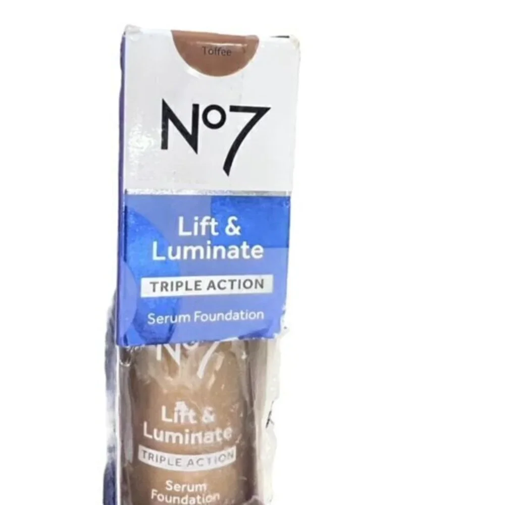 No7 Lift & Luminate Triple Action Serum‎ Foundation SPF 15 Sunscreen Toffee